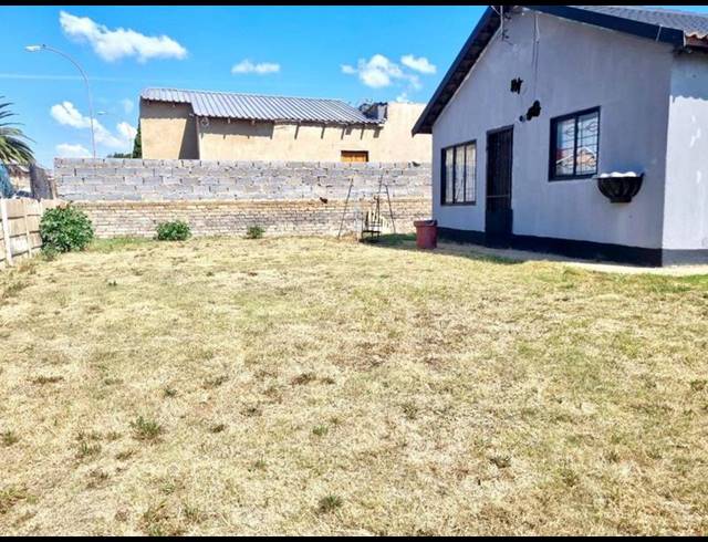 2 BEDROOM PROPERTY TO RENT IN LENASIA SOUTH